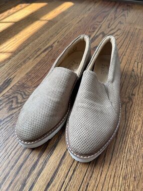 Naturalizer Effie Taupe Perforated Slip-On Loafers Size 6